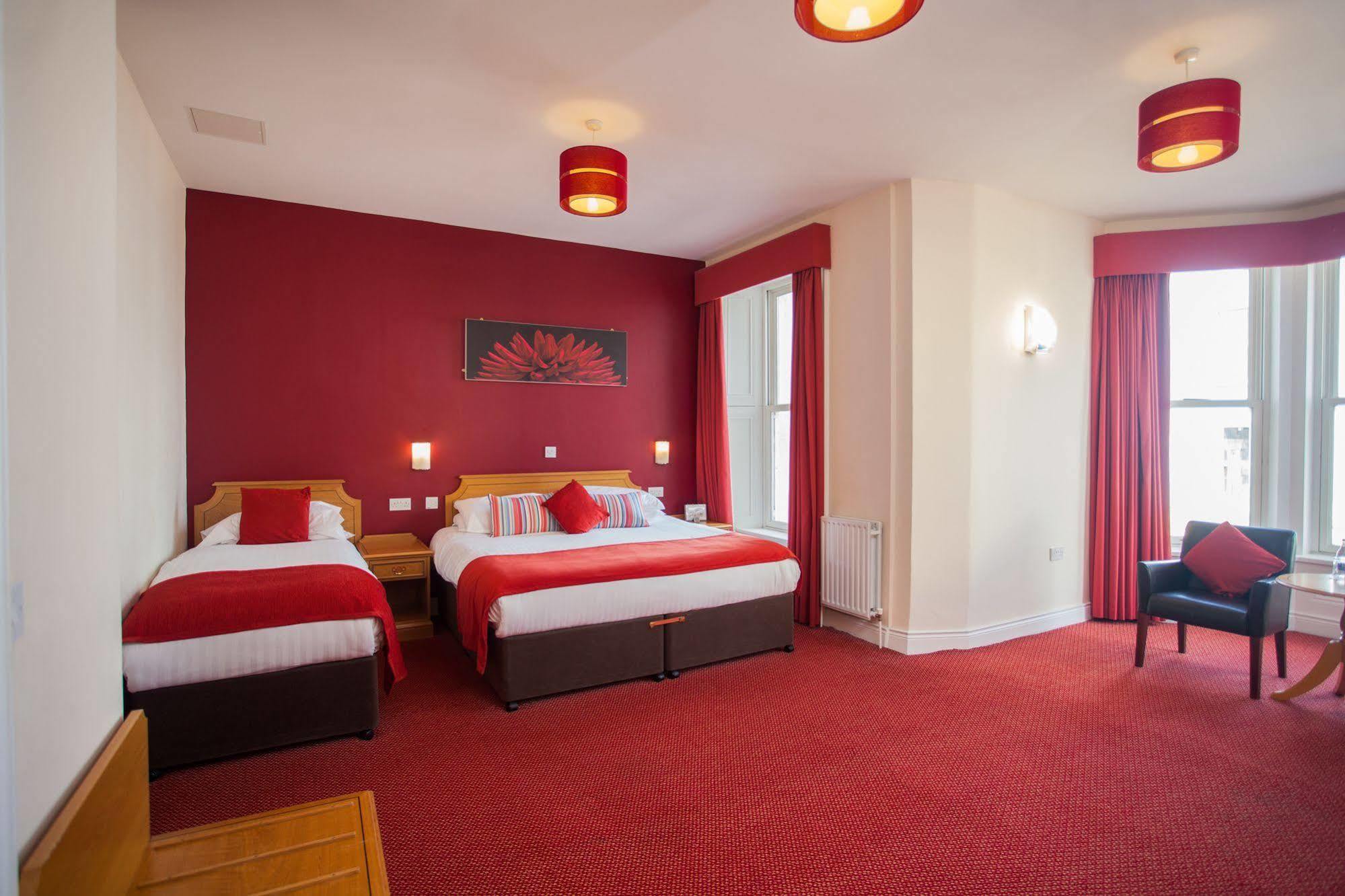 Hotel Portrush Adelphi Zewnętrze zdjęcie A room at the hotel